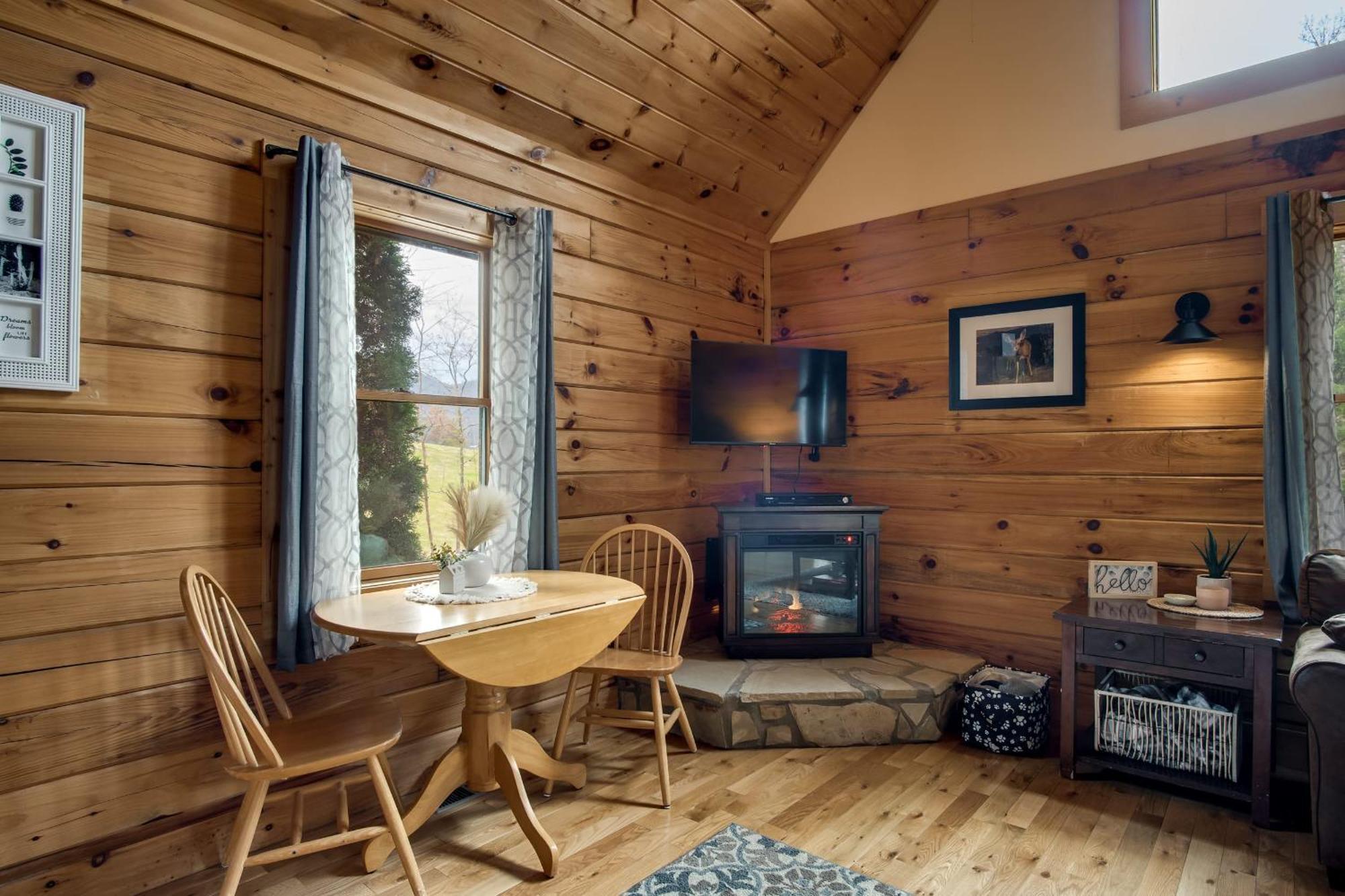 Cozy Retreat: Tiny Trotter * Bryson City